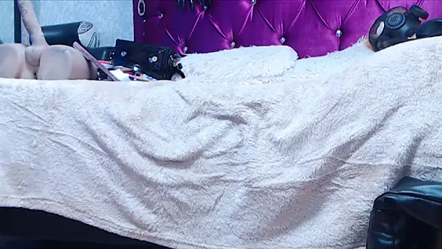 AyshaScott online show from 6, 4, 2026