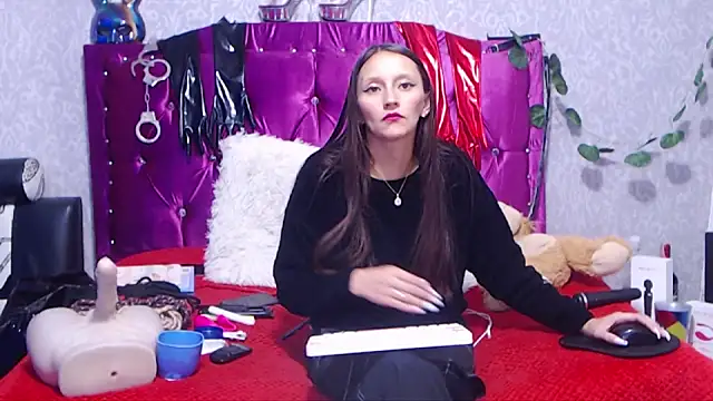 AyshaScott online show from 11, 11, 2025