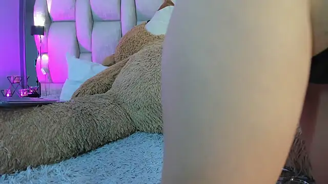  LauraTaylor  online show from 17, 9, 2025