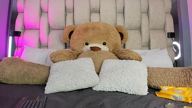  LauraTaylor  online show from 3, 10, 2025