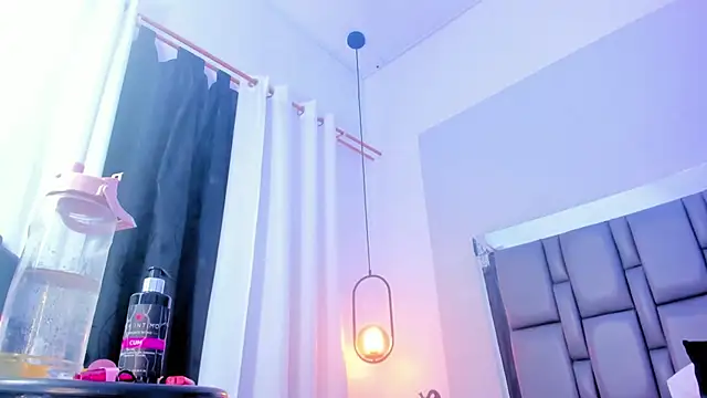 Snapshot of Emily_Gil1 chatting on 5, 3, 2025 Emily Gil1 online show from 5, 3, 2025