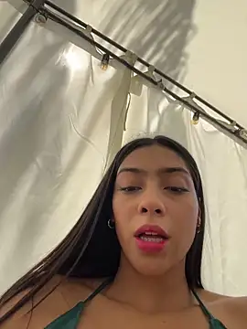 Snapshot of Ema_azel chatting on 2, 10, 2025 Ema azel online show from 2, 10, 2025