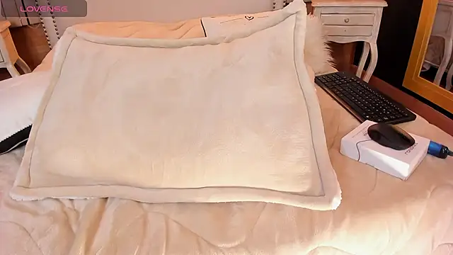 cami cruzz online show from 19, 3, 2025