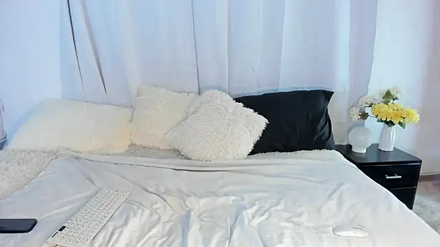 Snapshot of cami_cruzz chatting on 17, 7, 2026 cami cruzz online show from 17, 7, 2026