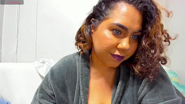 Snapshot of isobeladams20 chatting on 13, 12, 2024 isobeladams20 online show from 13, 12, 2024