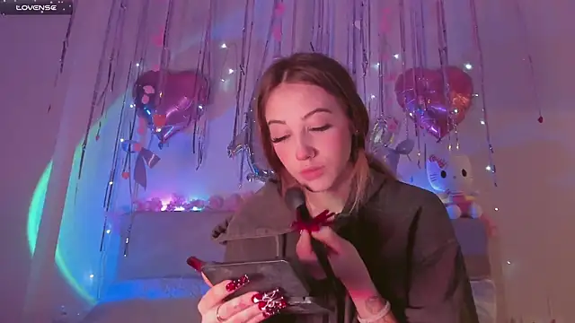 Snapshot of MelodyElf chatting on 25, 2, 2025 MelodyElf online show from 25, 2, 2025