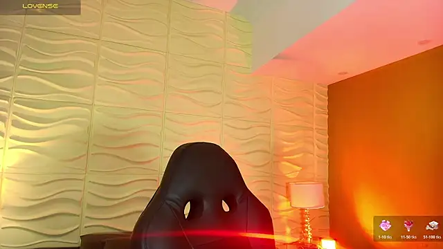 EvaaFoxxy1 online show from 9, 11, 2025