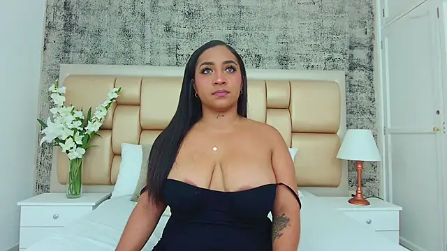 KateVenegas online show from 2, 3, 2025