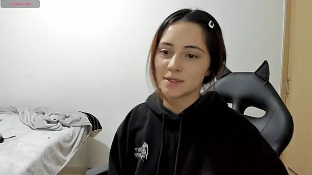 annie mora online show from 26, 9, 2025