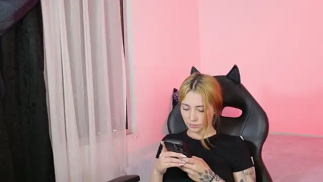 annie mora online show from 21, 5, 2026