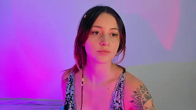 annie mora online show from 25, 11, 2025