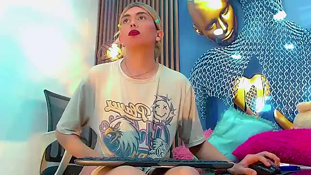 Daniela Pink  online show from 7, 6, 2026