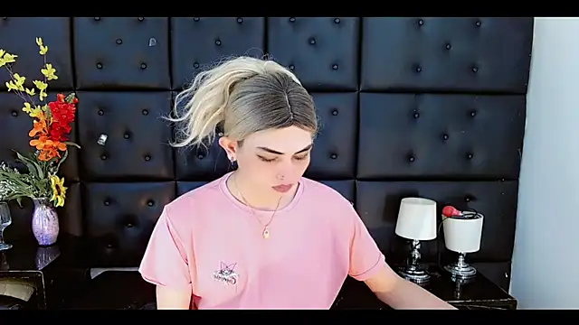 Daniela Pink  online show from 25, 2, 2026