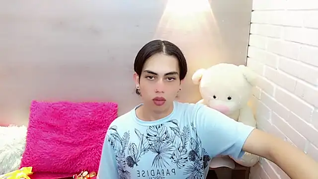 Daniela Pink  online show from 4, 10, 2025