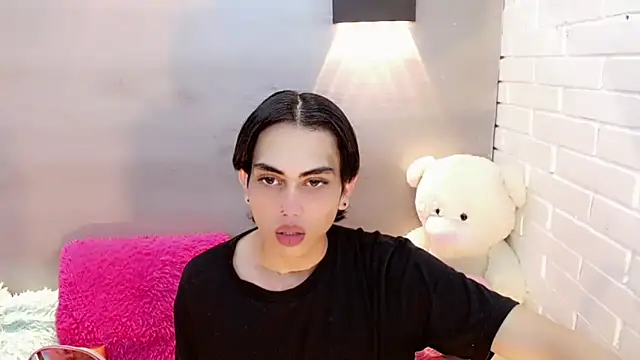 Daniela Pink  online show from 7, 10, 2025