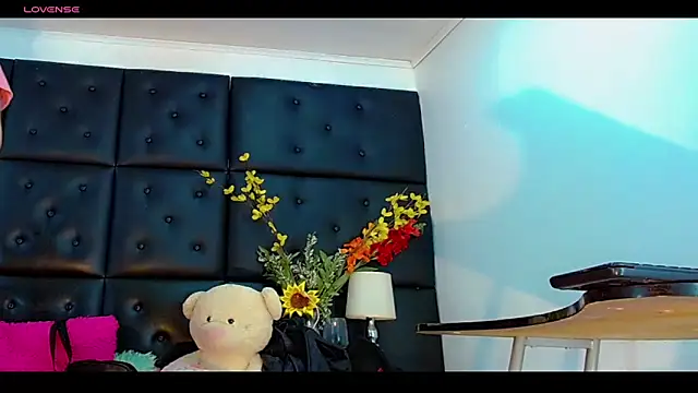 Daniela Pink  online show from 3, 6, 2026
