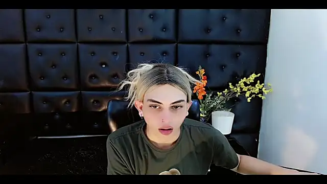 Daniela Pink  online show from 11, 2, 2026