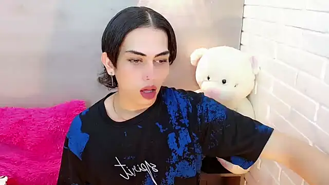 Daniela Pink  online show from 12, 11, 2025