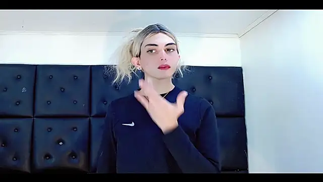 Daniela Pink  online show from 1, 3, 2026