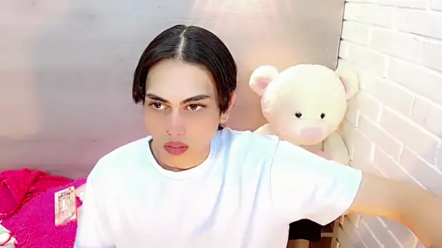 Daniela Pink  online show from 5, 11, 2025