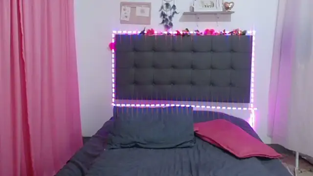 LenaDIaz online show from 12, 10, 2025