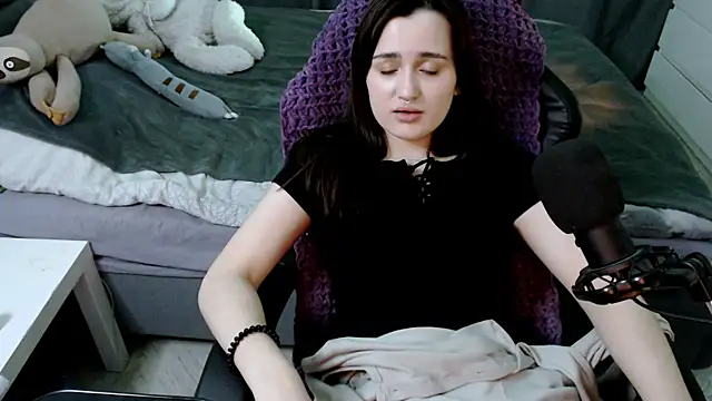 KiraYammy online show from 25, 1, 2025