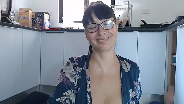 Snapshot of HellenLatin chatting on 24, 6, 2026 HellenLatin online show from 24, 6, 2026