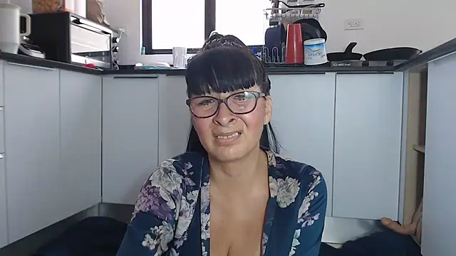 Snapshot of HellenLatin chatting on 4, 6, 2026 HellenLatin online show from 4, 6, 2026