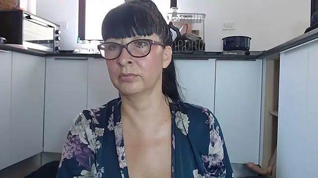 Snapshot of HellenLatin chatting on 5, 6, 2026 HellenLatin online show from 5, 6, 2026