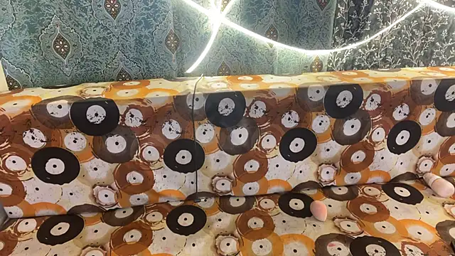 shuhana  online show from 15, 11, 2025