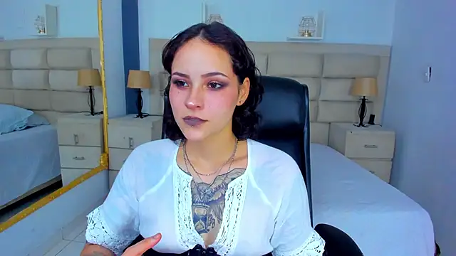 AnnyThompson  online show from 26, 9, 2025