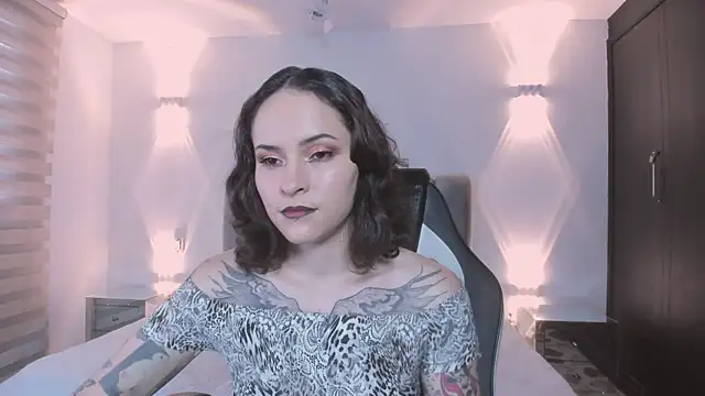 AnnyThompson  online show from 8, 1, 2026