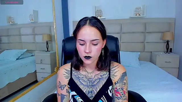 AnnyThompson  online show from 2, 10, 2025