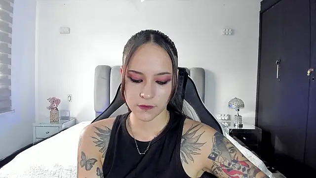 AnnyThompson  online show from 10, 3, 2026