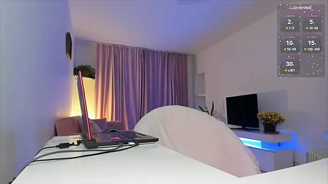 xqueenyasmine online show from 8, 12, 2024