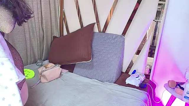 Zoe Curvy online show from 11, 9, 2025