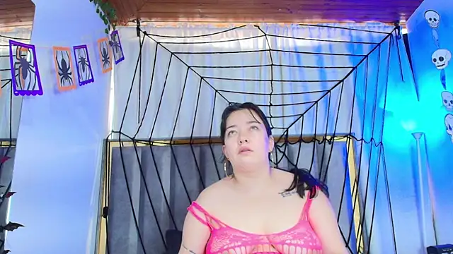 Zoe Curvy online show from 17, 10, 2025