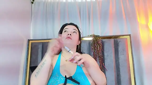 Zoe Curvy online show from 3, 2, 2026