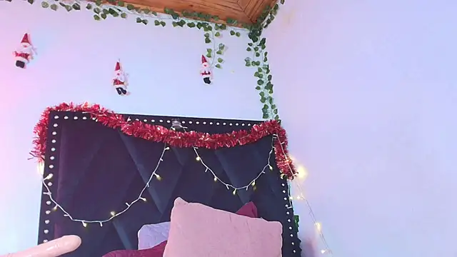 Zoe Curvy online show from 17, 12, 2025