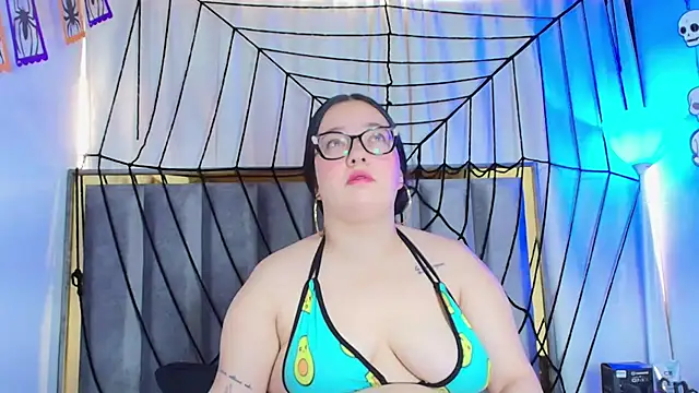 Zoe Curvy online show from 7, 10, 2025