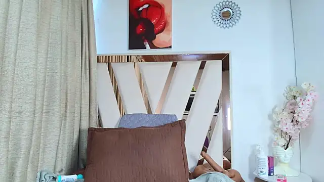 Zoe Curvy online show from 21, 9, 2025