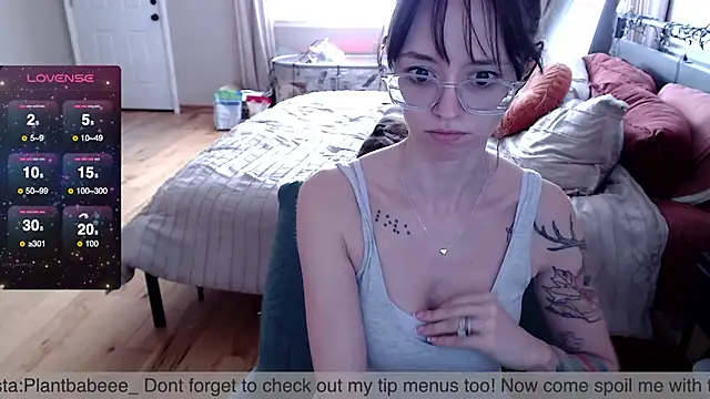 Plantbabeee online show from 5, 3, 2025