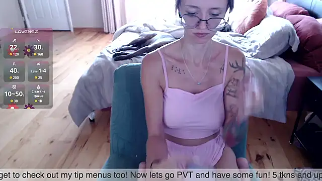 Plantbabeee online show from 8, 9, 2025