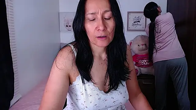 Snapshot of Maira_B chatting on 4, 5, 2026 Maira B online show from 4, 5, 2026