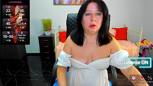 Snapshot of Julia_Dean chatting on 9, 3, 2025 Julia Dean online show from 9, 3, 2025