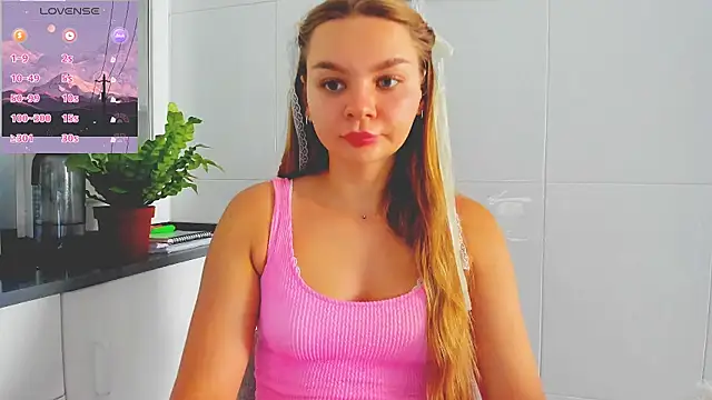 Snapshot of Molly_sweetie chatting on 12, 7, 2026 Molly sweetie online show from 12, 7, 2026