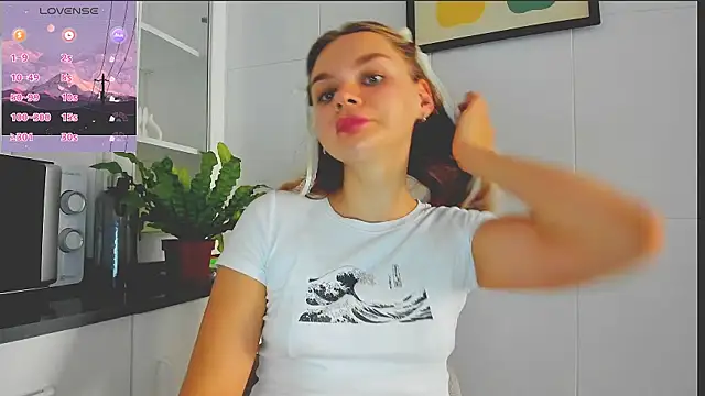 Snapshot of Molly_sweetie chatting on 21, 7, 2026 Molly sweetie online show from 21, 7, 2026