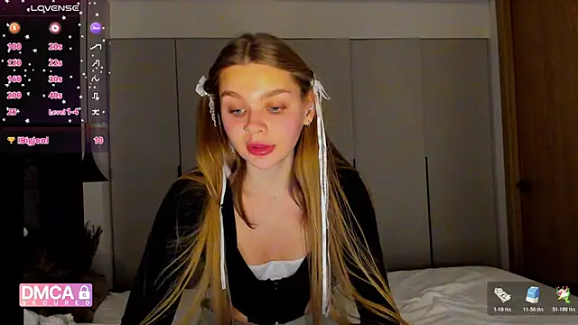 Snapshot of Molly_sweetie chatting on 22, 12, 2025 Molly sweetie online show from 22, 12, 2025