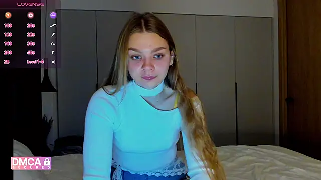 Snapshot of Molly_sweetie chatting on 5, 12, 2025 Molly sweetie online show from 5, 12, 2025