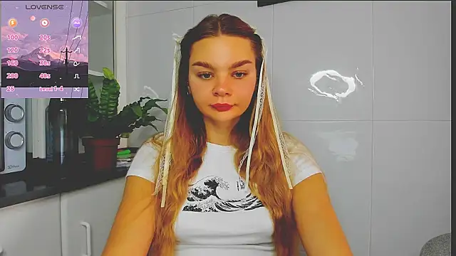 Snapshot of Molly_sweetie chatting on 19, 7, 2026 Molly sweetie online show from 19, 7, 2026